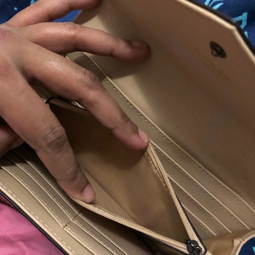 GUESS WALLET - Picture 11 of 12